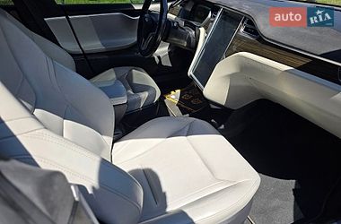 Лифтбек Tesla Model S 2015 в Львове