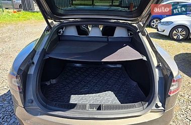 Лифтбек Tesla Model S 2015 в Львове
