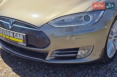 Лифтбек Tesla Model S 2015 в Львове