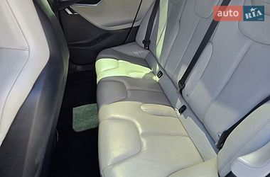 Лифтбек Tesla Model S 2015 в Львове