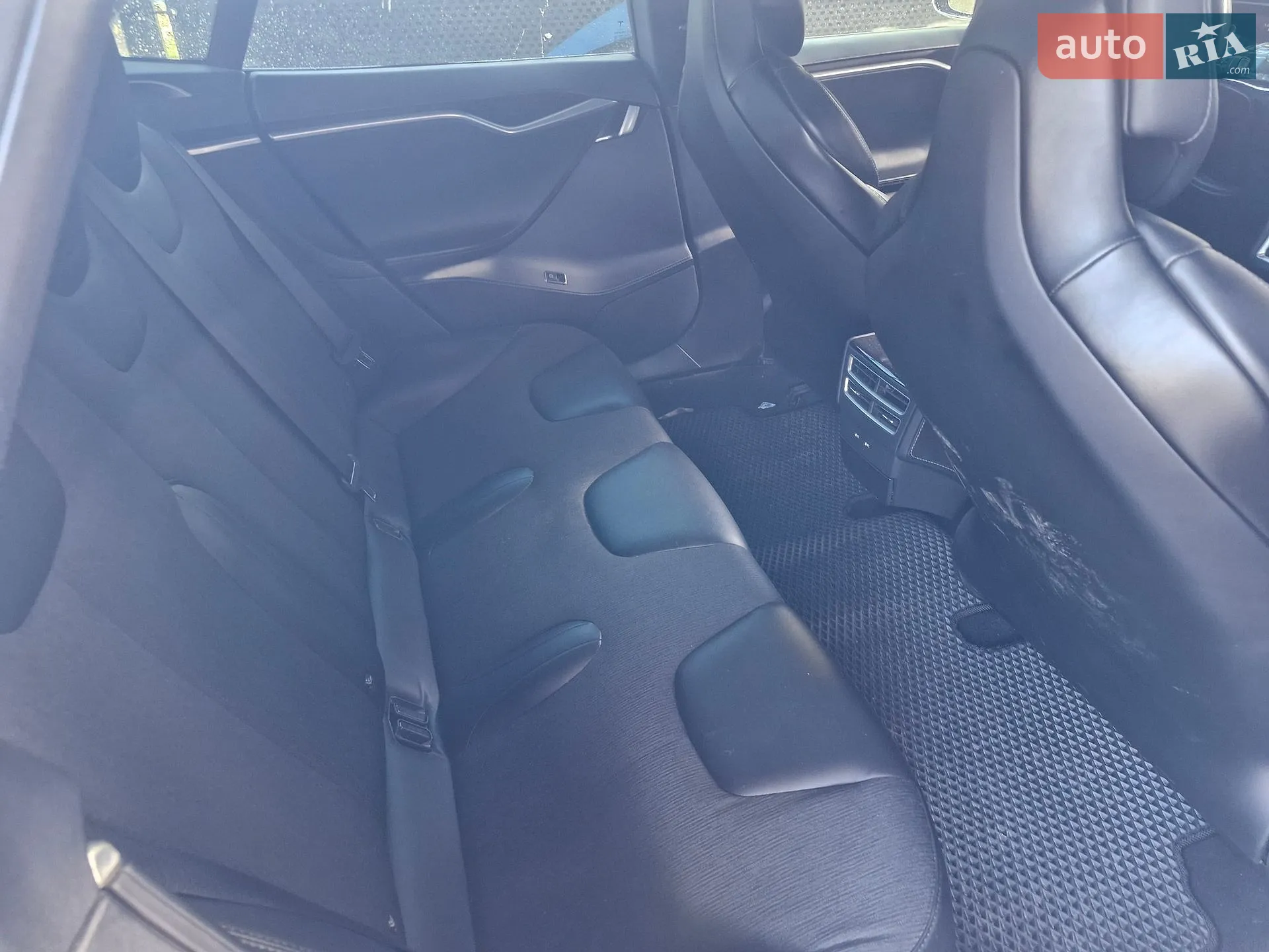 Tesla Model S 2017 VIN 5YJSA1E20HF189932 фото оголошення 9 з 12