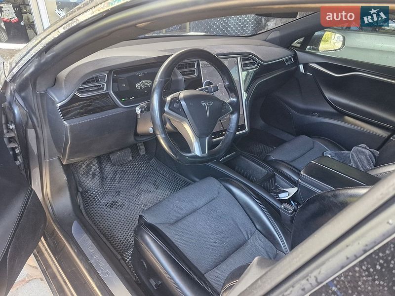 Лифтбек Tesla Model S 2017 в Киеве