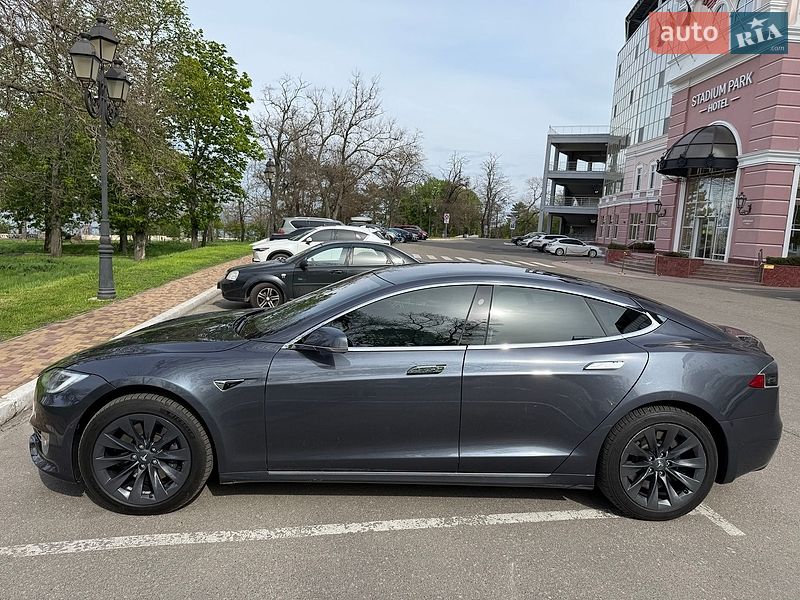 Лифтбек Tesla Model S 2020 в Одессе