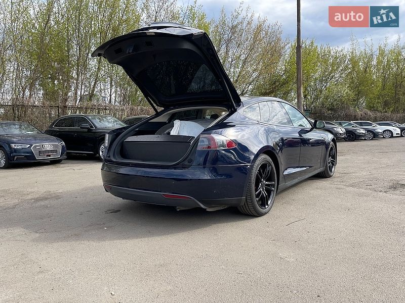 Ліфтбек Tesla Model S 2014 в Луцьку