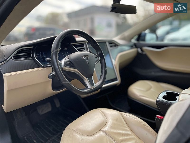 Ліфтбек Tesla Model S 2014 в Луцьку