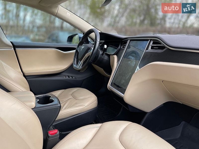Ліфтбек Tesla Model S 2014 в Луцьку