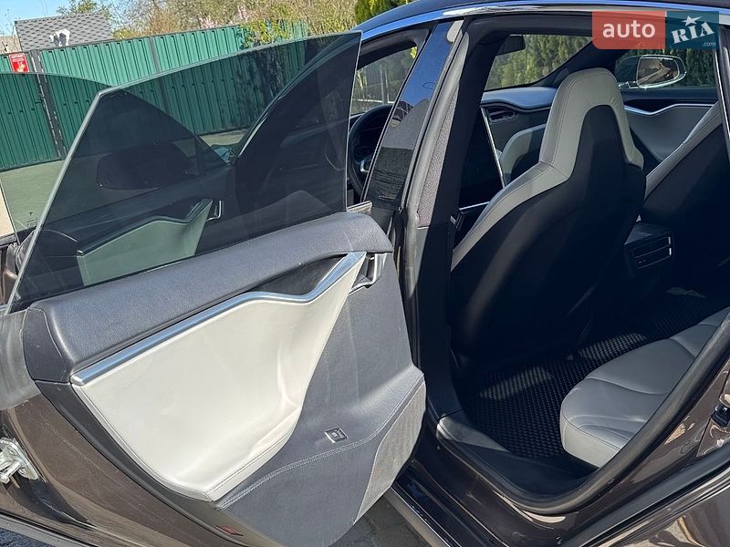Ліфтбек Tesla Model S 2013 в Дунаївцях