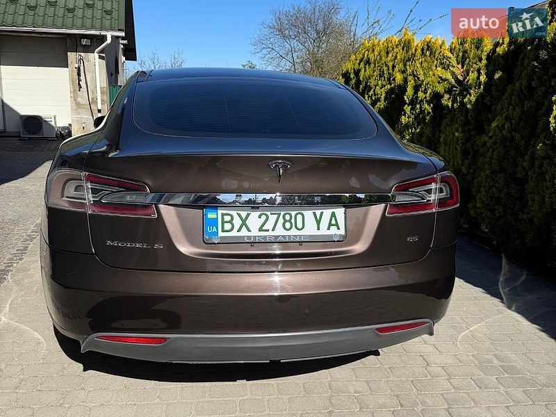 Ліфтбек Tesla Model S 2013 в Дунаївцях