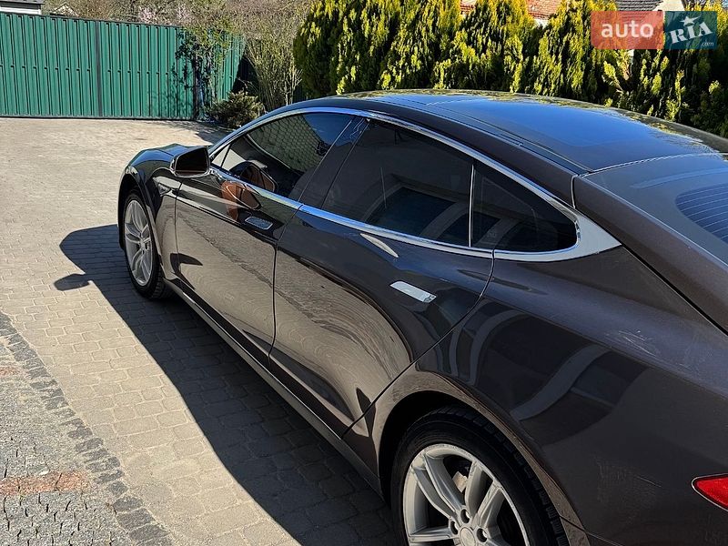 Ліфтбек Tesla Model S 2013 в Дунаївцях
