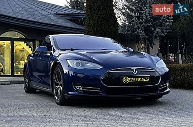 Лифтбек Tesla Model S 2015 в Львове