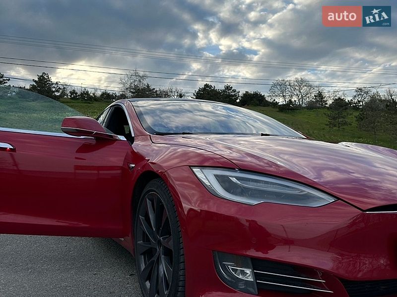 Лифтбек Tesla Model S 2020 в Черноморске