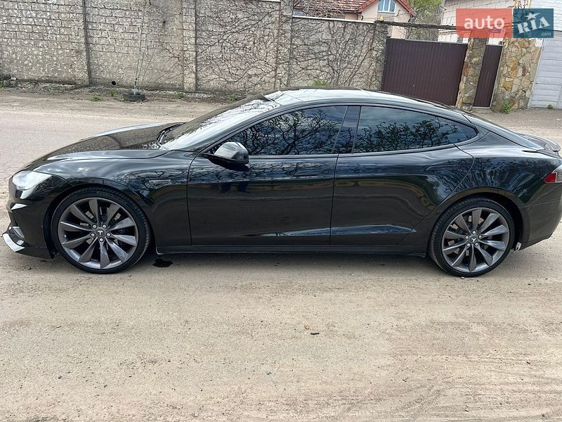 Ліфтбек Tesla Model S 2016 в Одесі
