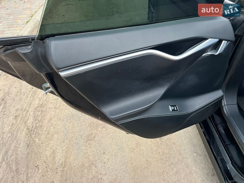 Ліфтбек Tesla Model S 2016 в Одесі
