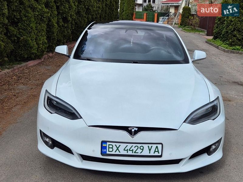 Лифтбек Tesla Model S 2017 в Хмельницком