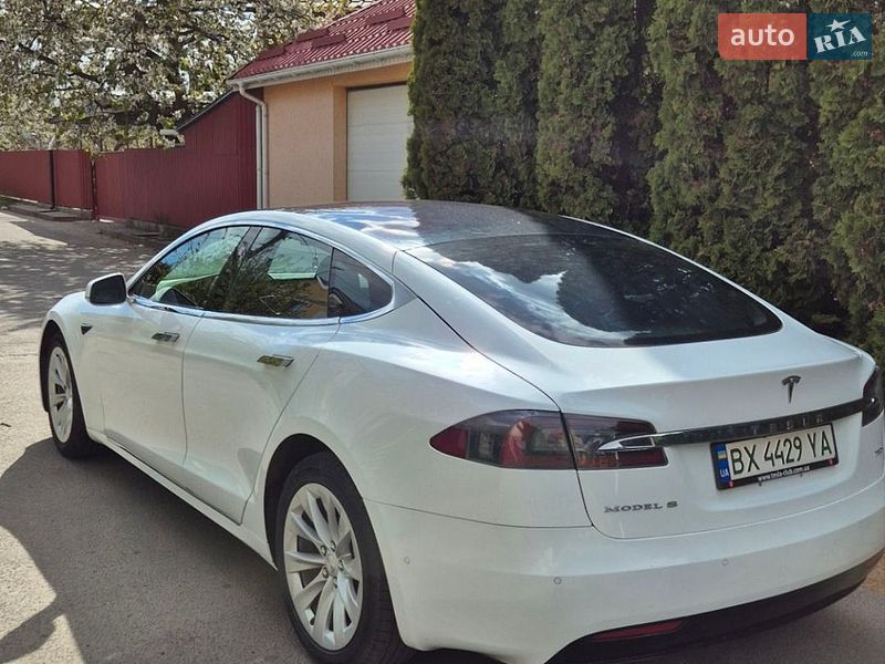 Лифтбек Tesla Model S 2017 в Хмельницком