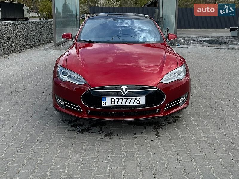 Tesla Model S 2015