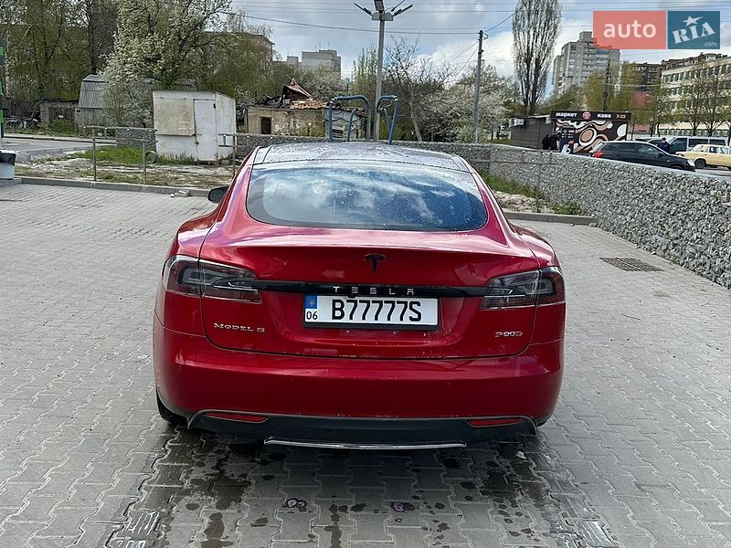 Ліфтбек Tesla Model S 2015 в Житомирі