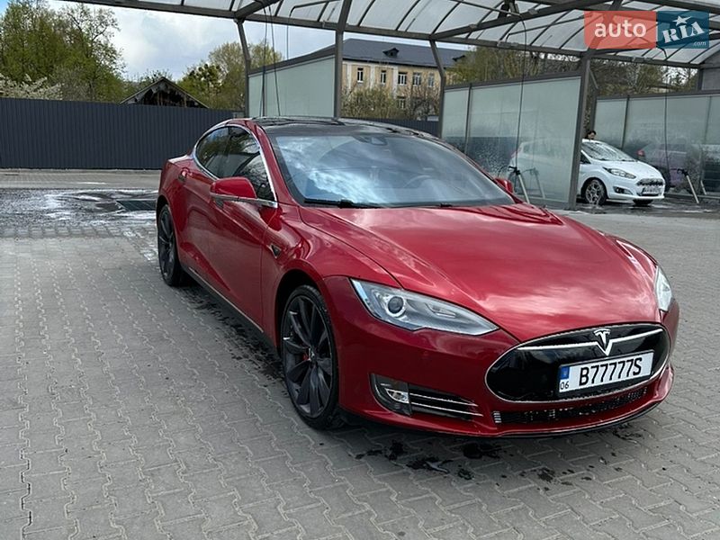 Ліфтбек Tesla Model S 2015 в Житомирі