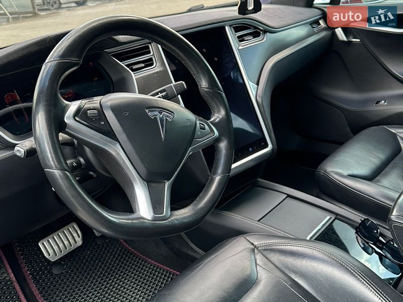 Ліфтбек Tesla Model S 2015 в Житомирі