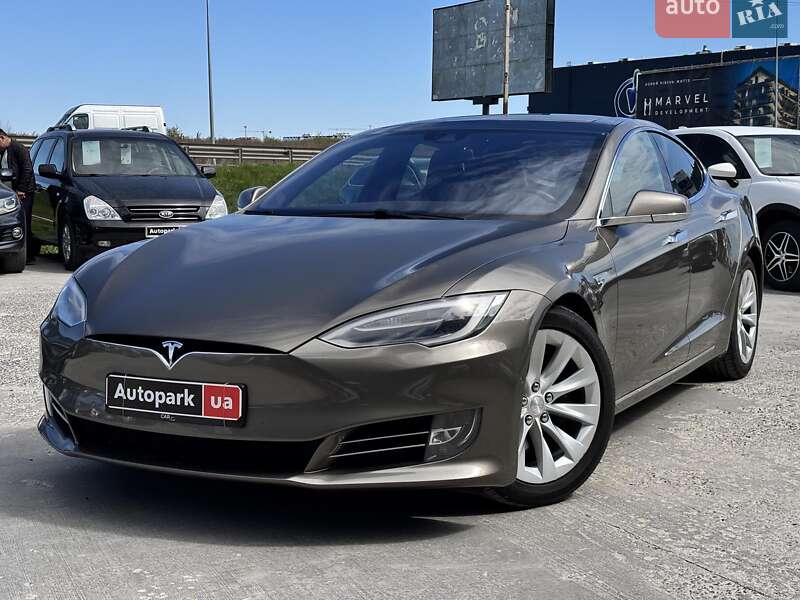 Ліфтбек Tesla Model S 2016 в Львові