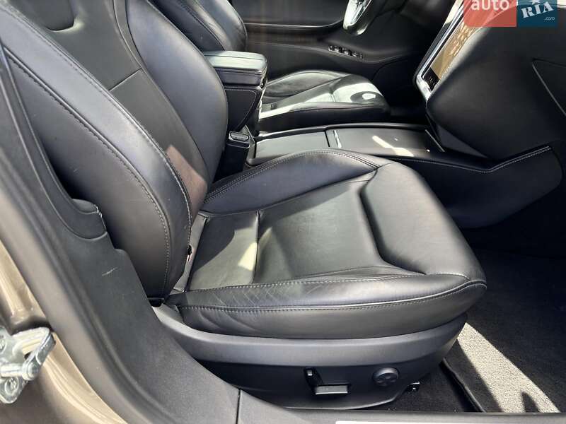 Ліфтбек Tesla Model S 2016 в Львові
