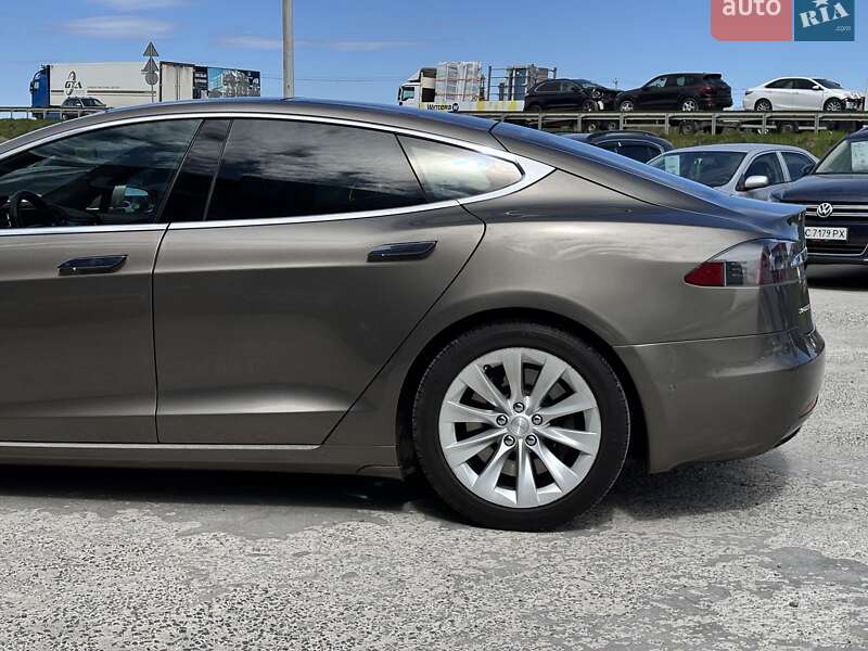 Ліфтбек Tesla Model S 2016 в Львові