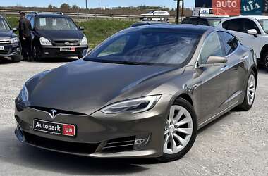 Лифтбек Tesla Model S 2016 в Львове