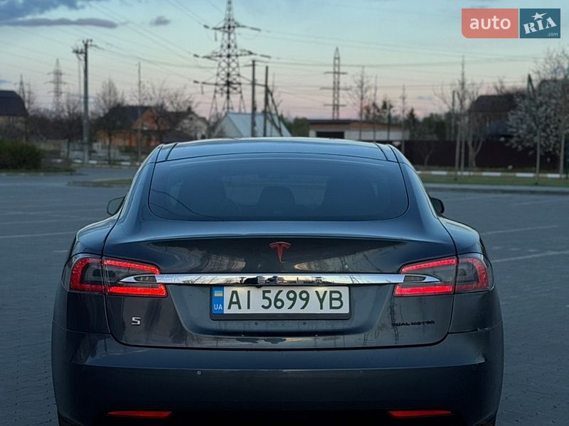Лифтбек Tesla Model S 2016 в Буче
