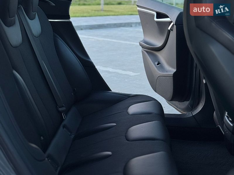 Лифтбек Tesla Model S 2016 в Буче