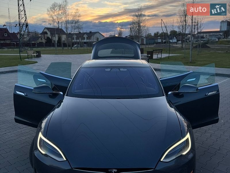 Лифтбек Tesla Model S 2016 в Буче
