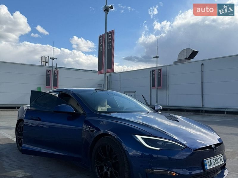 Лифтбек Tesla Model S 2022 в Киеве