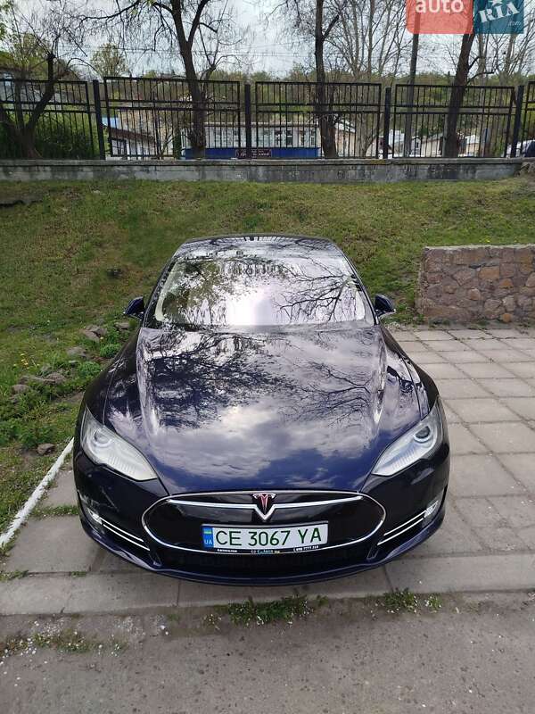 Tesla Model S 2014