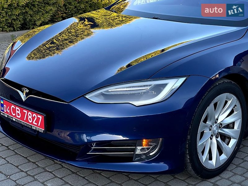Лифтбек Tesla Model S 2017 в Львове