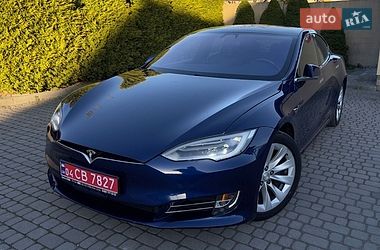 Лифтбек Tesla Model S 2017 в Львове