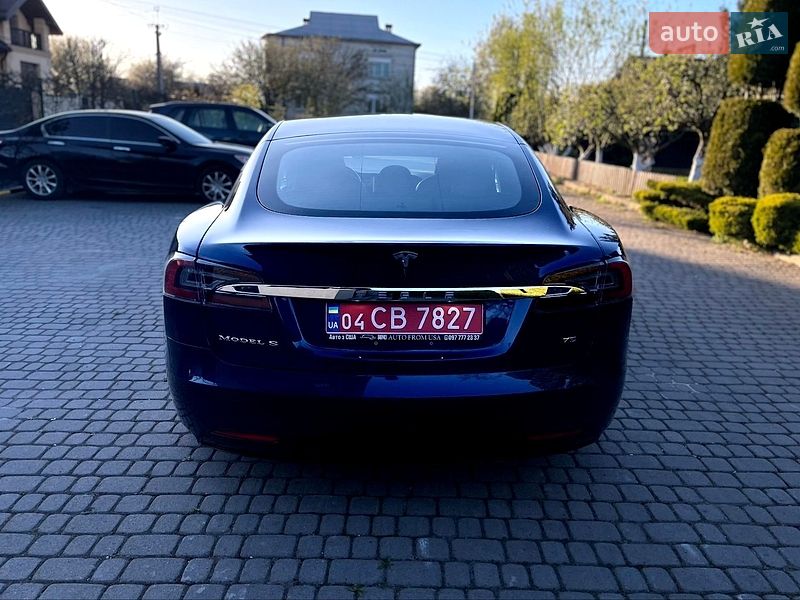 Лифтбек Tesla Model S 2017 в Львове