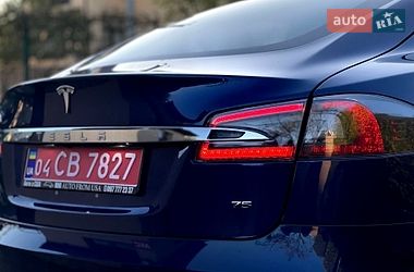 Лифтбек Tesla Model S 2017 в Львове