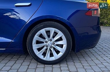 Лифтбек Tesla Model S 2017 в Львове