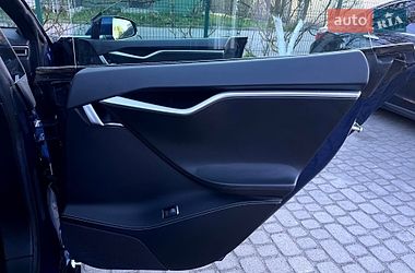 Лифтбек Tesla Model S 2017 в Львове