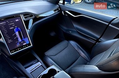 Лифтбек Tesla Model S 2017 в Львове