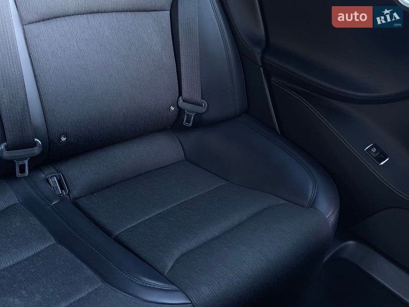Лифтбек Tesla Model S 2017 в Львове