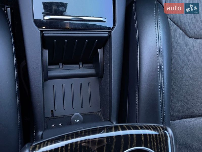 Лифтбек Tesla Model S 2017 в Львове