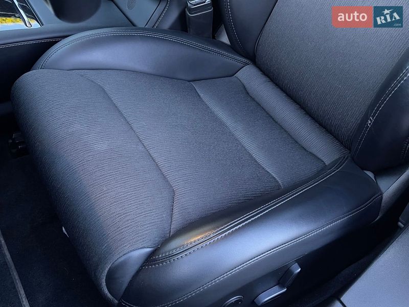Лифтбек Tesla Model S 2017 в Львове