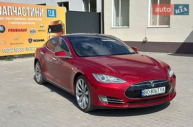 Ліфтбек Tesla Model S 2014 в Волочиську