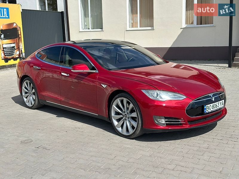 Tesla Model S 2014