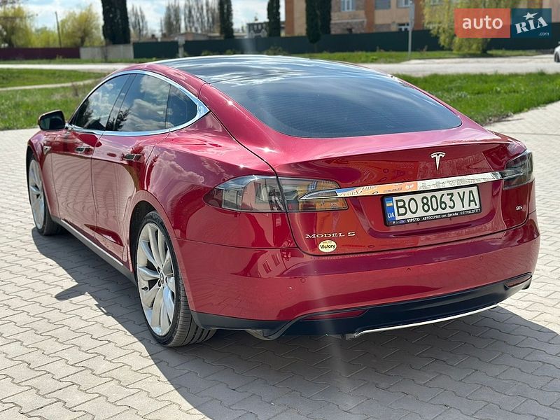 Ліфтбек Tesla Model S 2014 в Волочиську