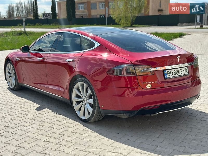 Ліфтбек Tesla Model S 2014 в Волочиську