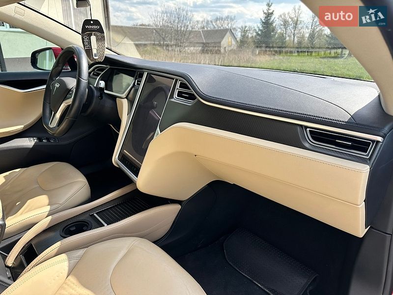 Ліфтбек Tesla Model S 2014 в Волочиську