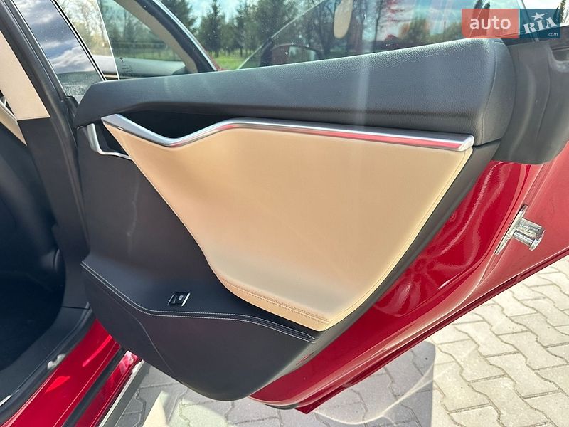 Ліфтбек Tesla Model S 2014 в Волочиську