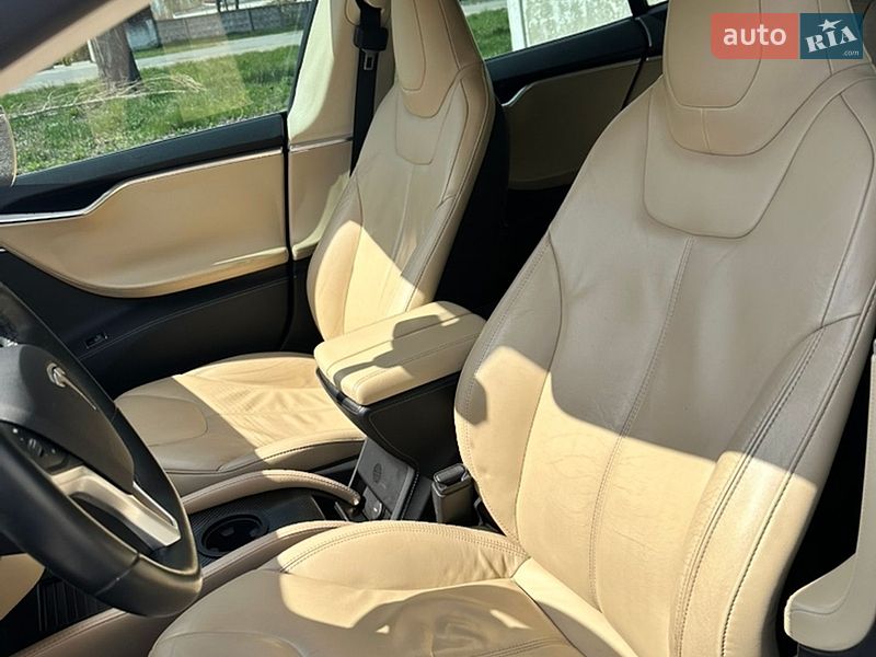 Ліфтбек Tesla Model S 2014 в Волочиську