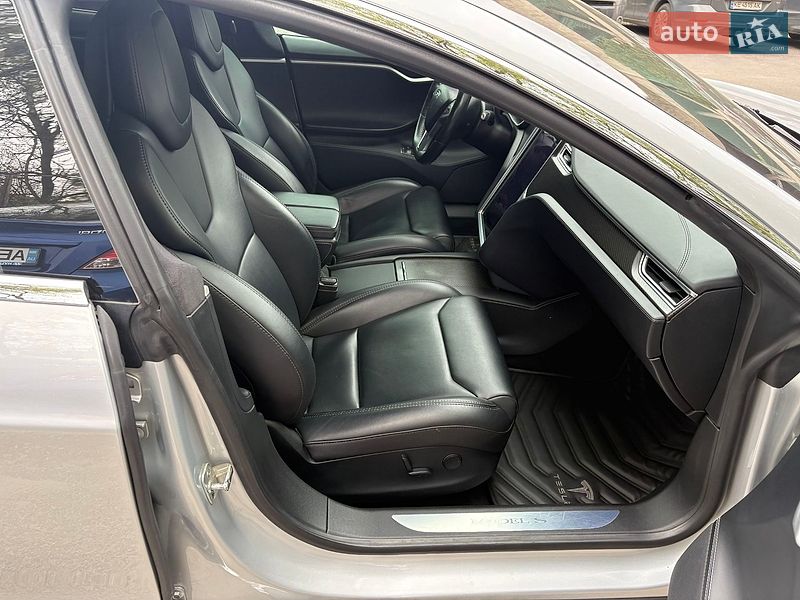 Лифтбек Tesla Model S 2018 в Днепре
